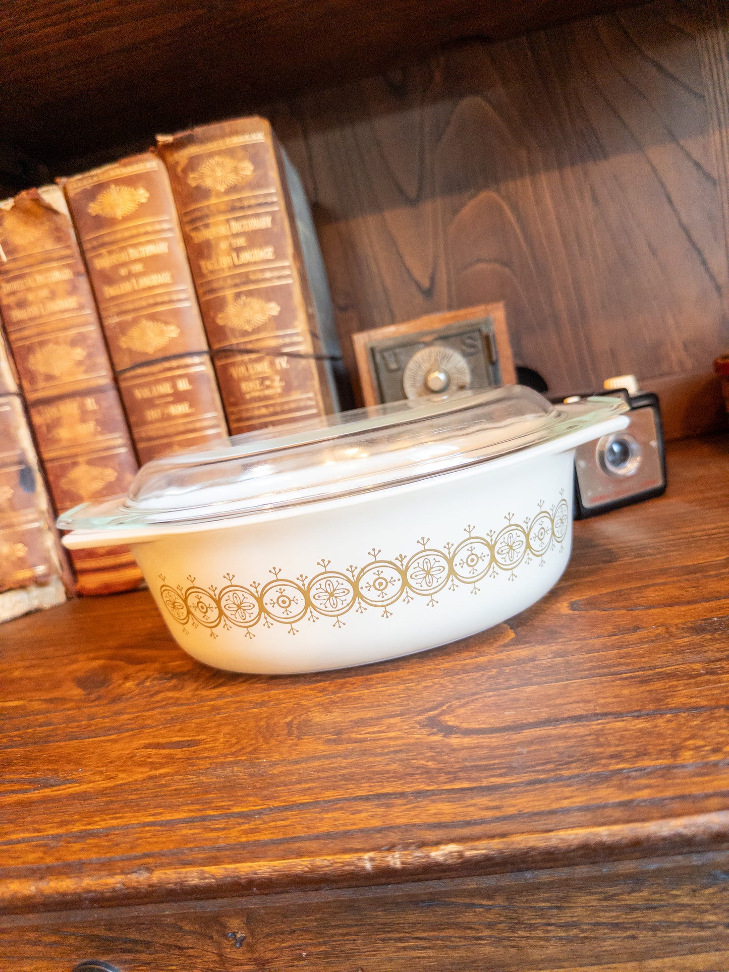 Vintage Pyrex 043 Gold Medallion Casserole Dish w/ Lid