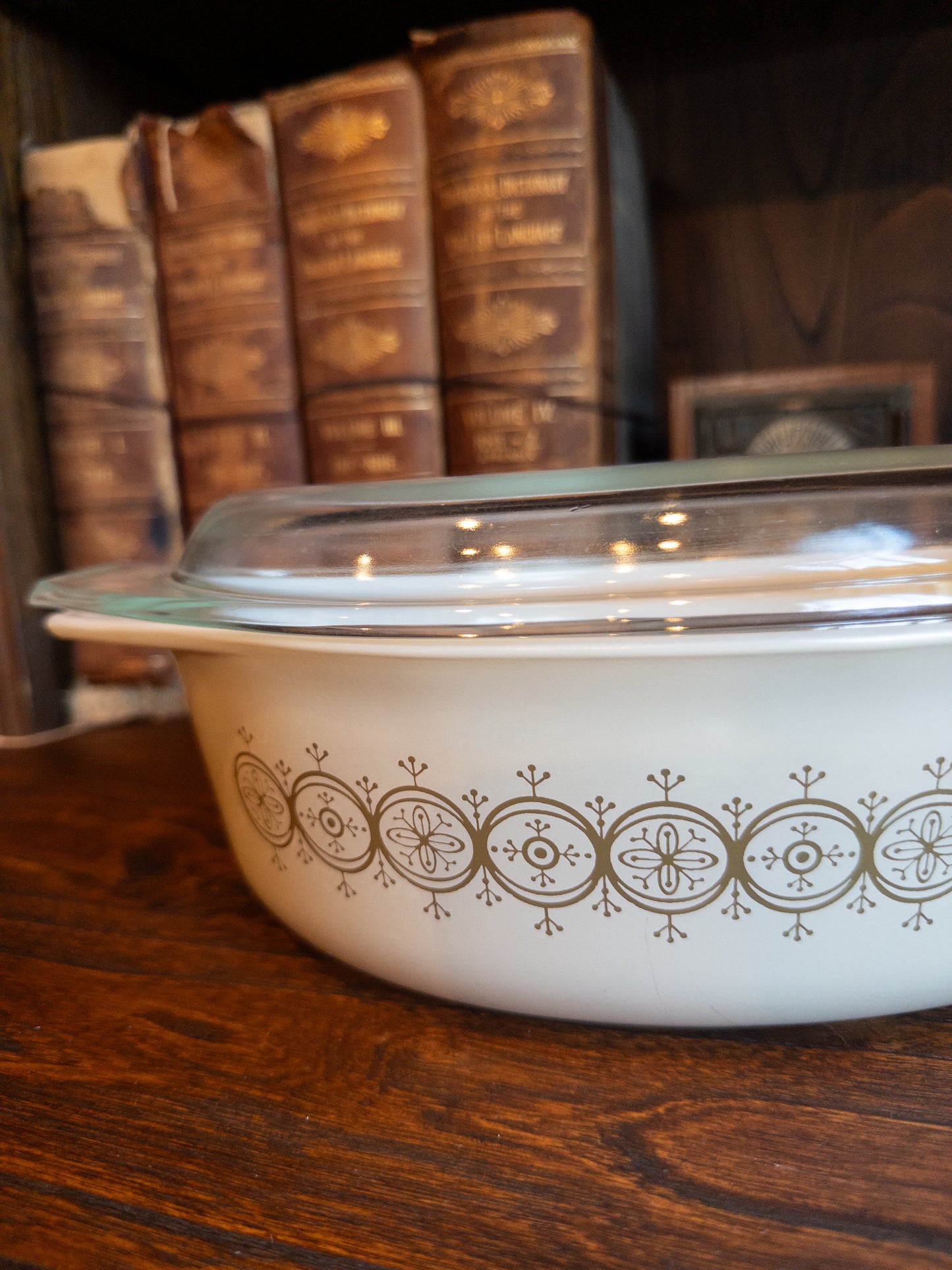 Vintage Pyrex 045 Gold Medallion Casserole Dish w/ Lid
