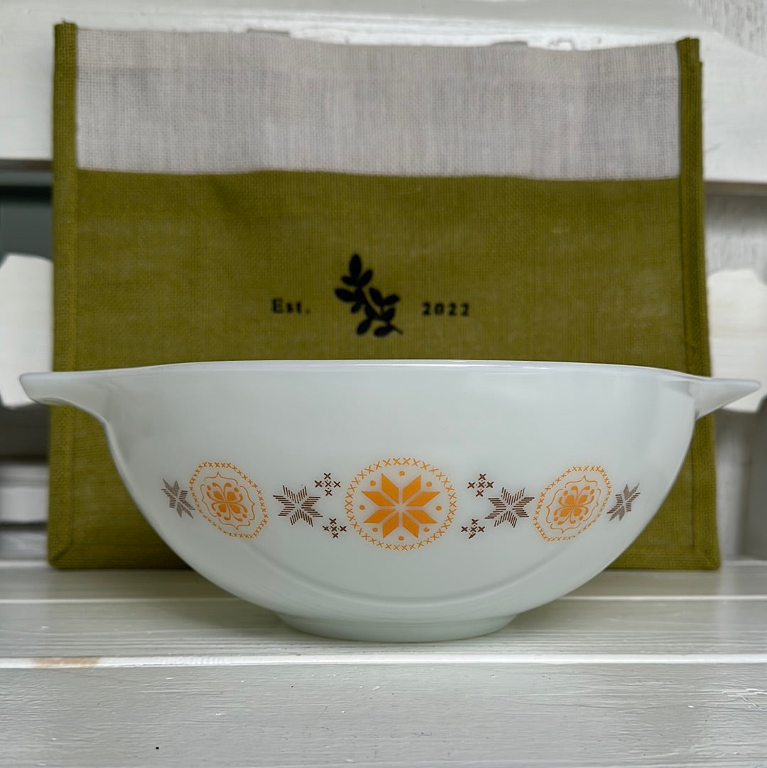 Vintage Pyrex town and country mixing bowls popular