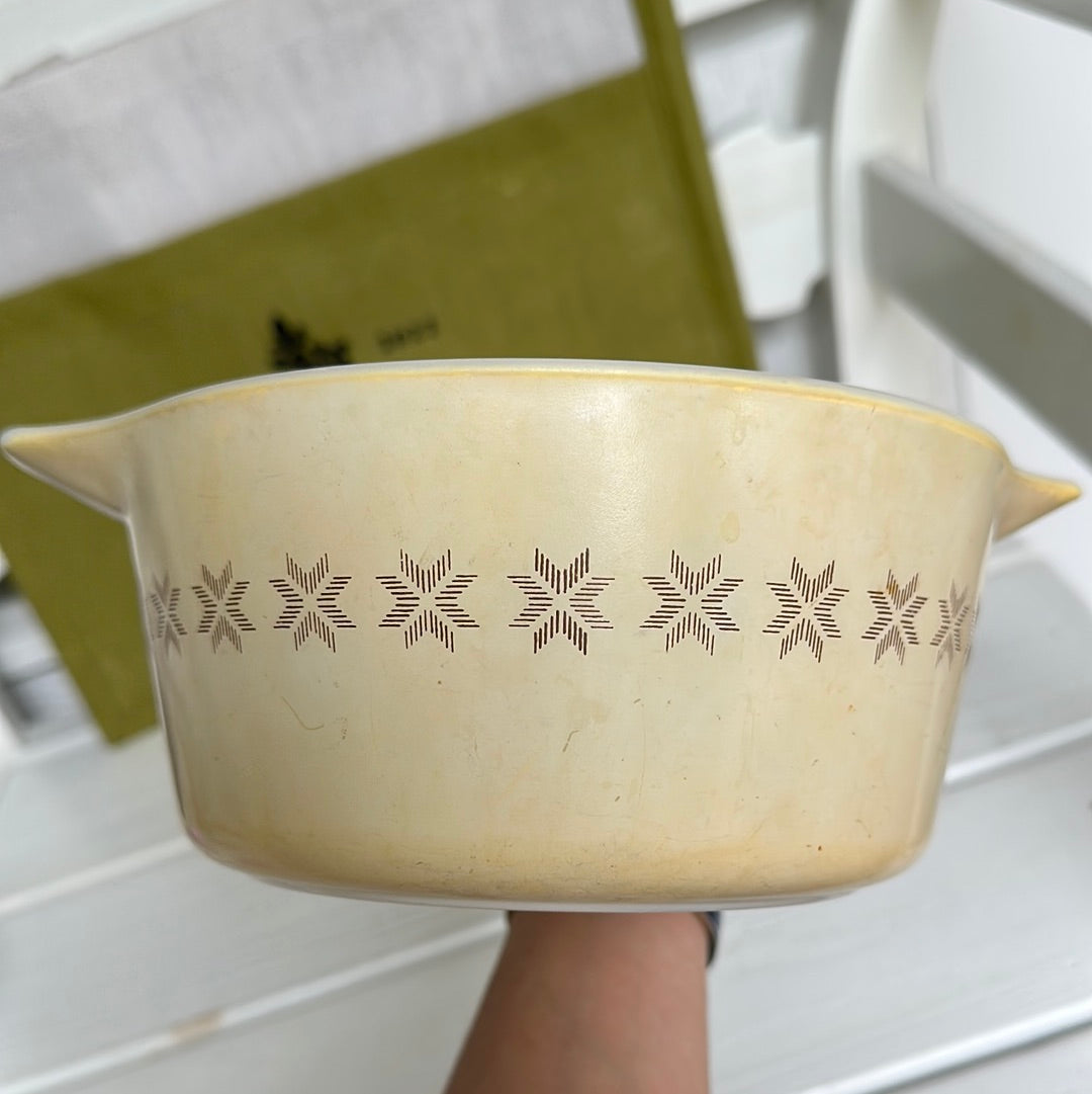 Vintage Pyrex 474 Town & County Casserole Dish