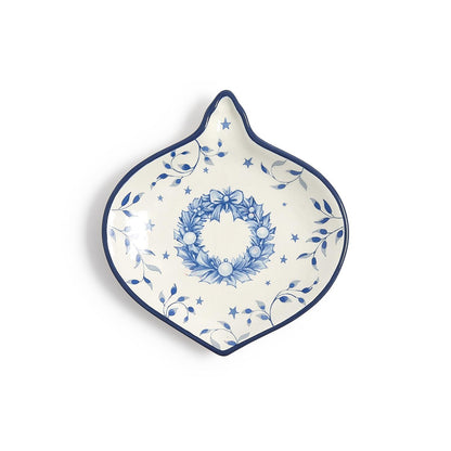 Blue and white porcelain ornament-shaped tidbit dish with wreath design