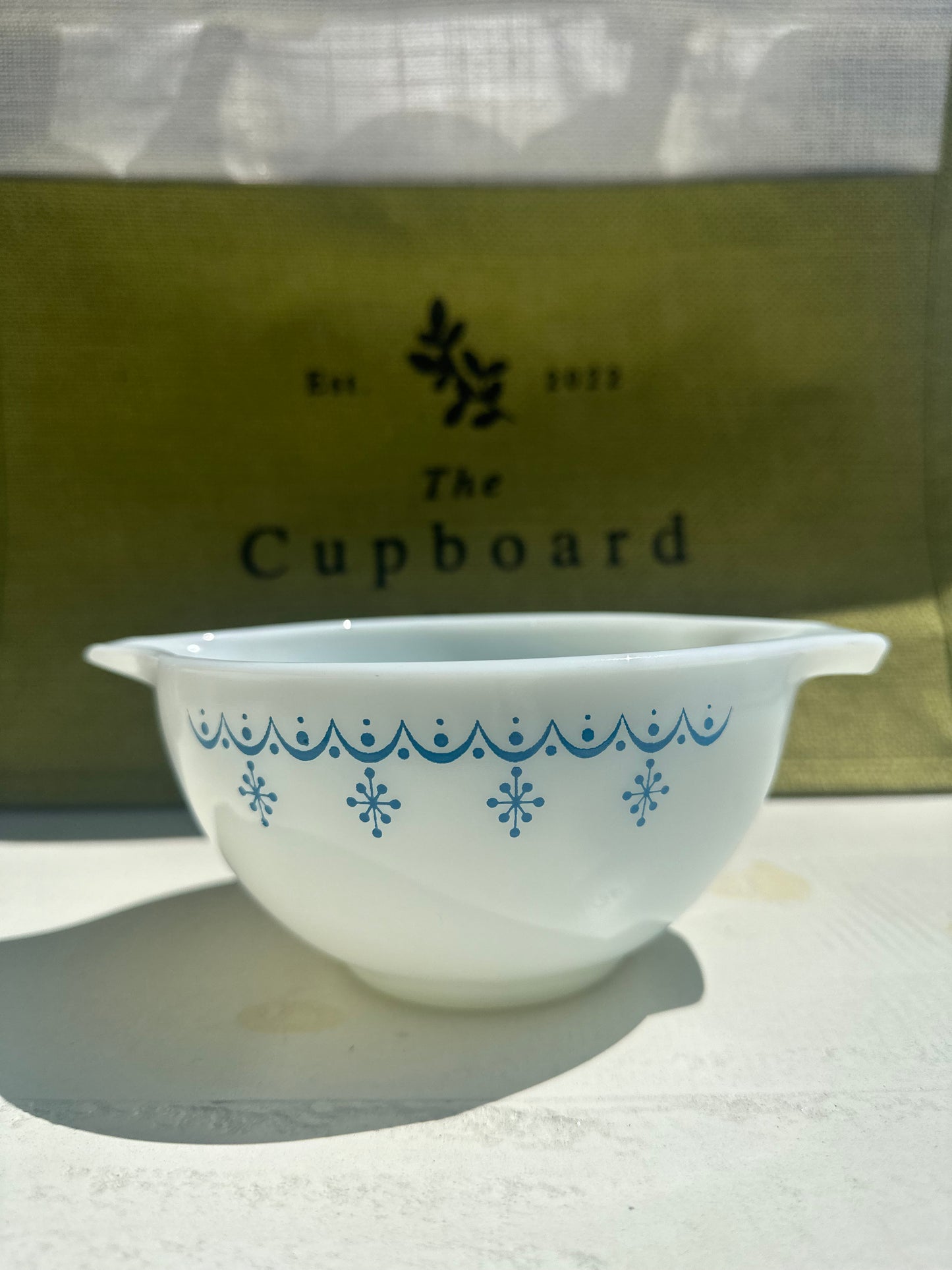 Vintage Pyrex 441 1 1/2 Pt Snowflake Garland Cinderella Bowl