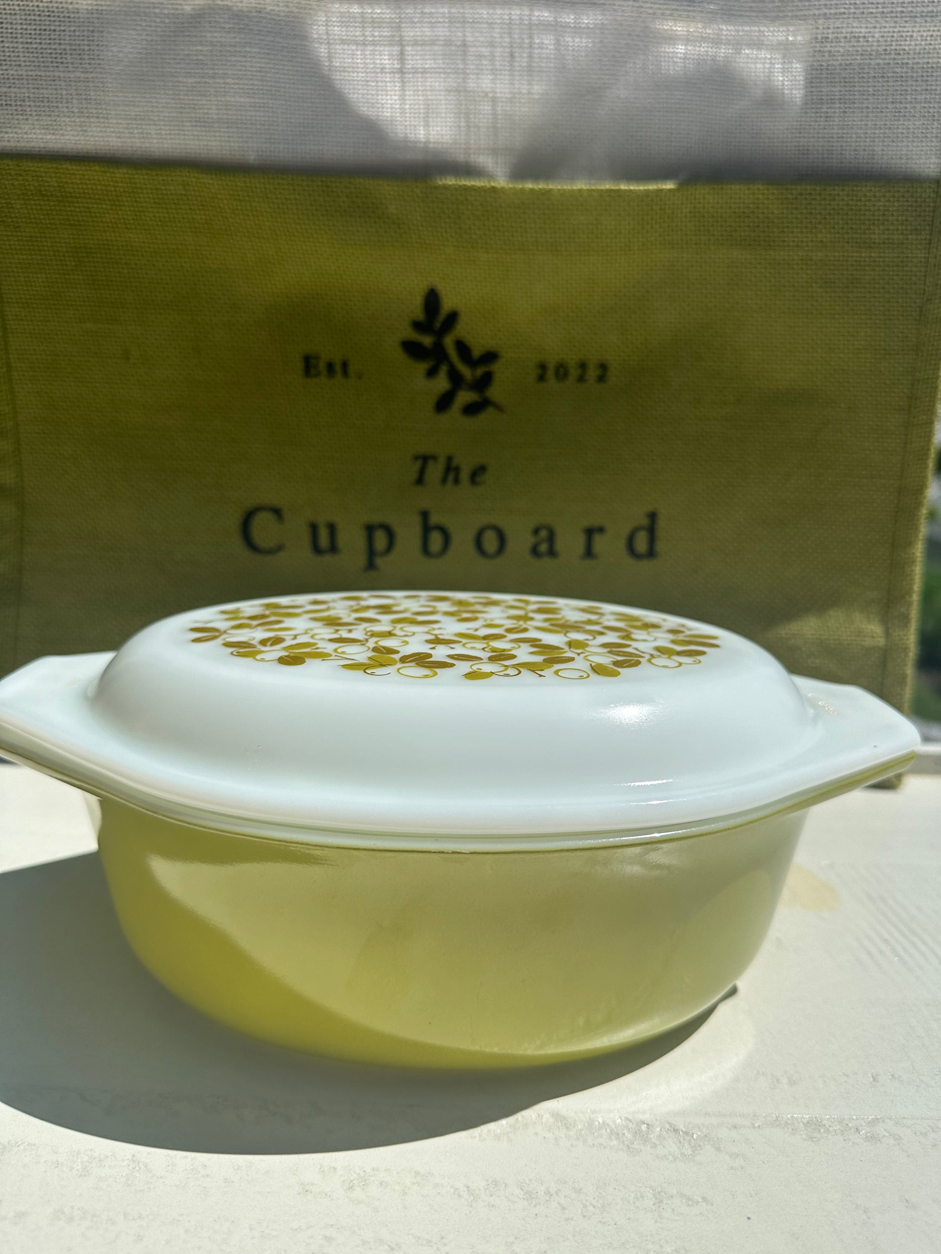 Vintage Pyrex 043 Verde Green Olive Casserole Dish w/ Olive