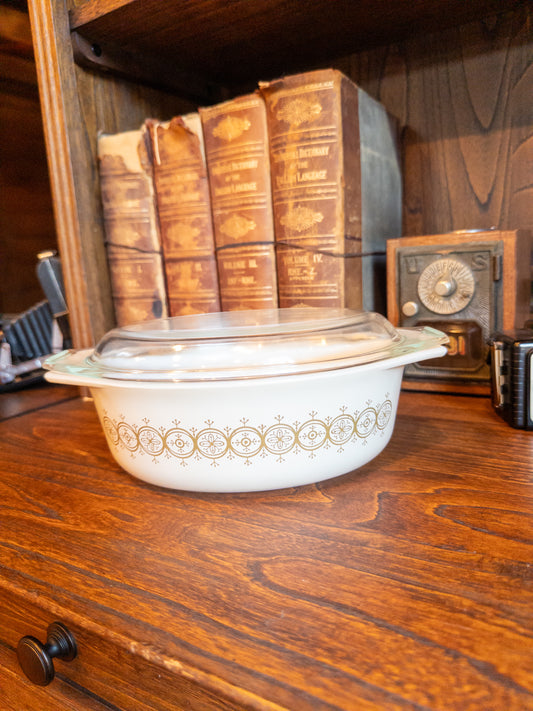Vintage Pyrex 043 Gold Medallion Casserole Dish w/ Lid