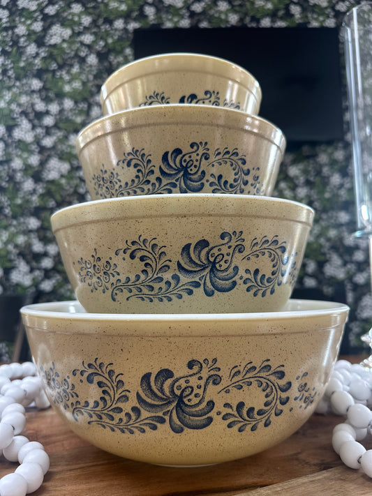 Vintage Pyrex Homestead Nesting Mixing Bowls, Set of 4