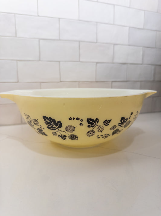 Vintage Pyrex 444 Pale Yellow Black Gooseberry Cinderella Mixing Bowl