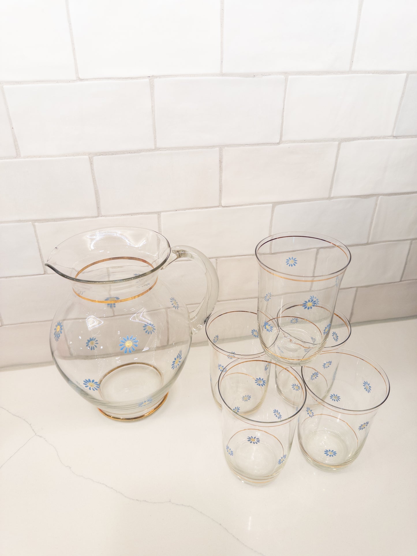S/6, Vintage Pitcher + 5 Glasses w/ Blue Floral Design and Gold Rim