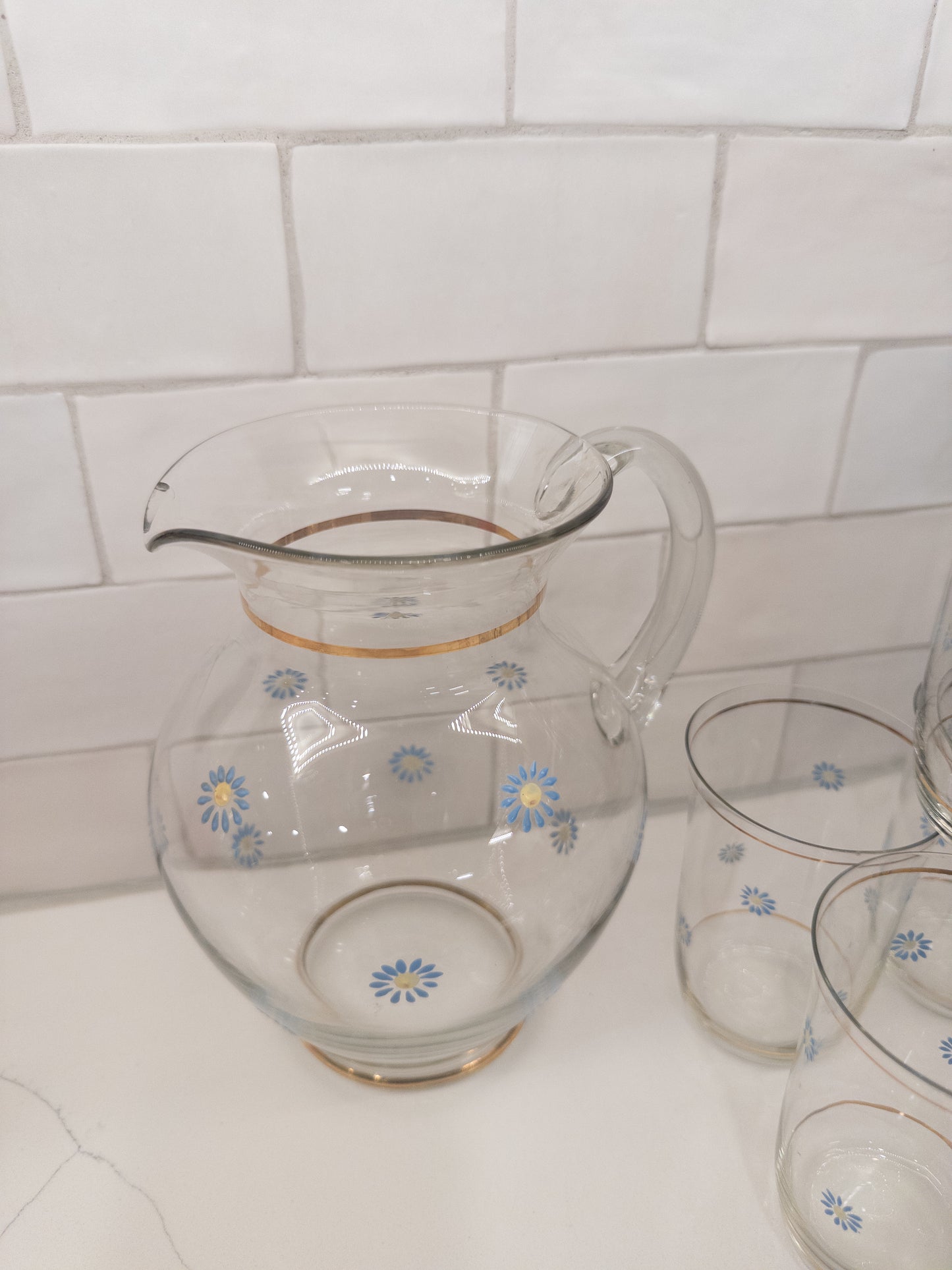 S/6, Vintage Pitcher + 5 Glasses w/ Blue Floral Design and Gold Rim
