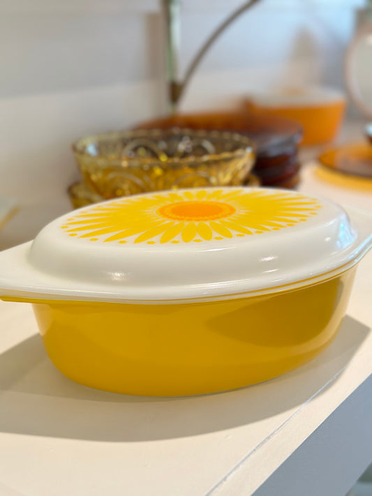 Vintage Pyrex Sunflower Daisy Casserole Dish W/Lid 2.5 Qt.