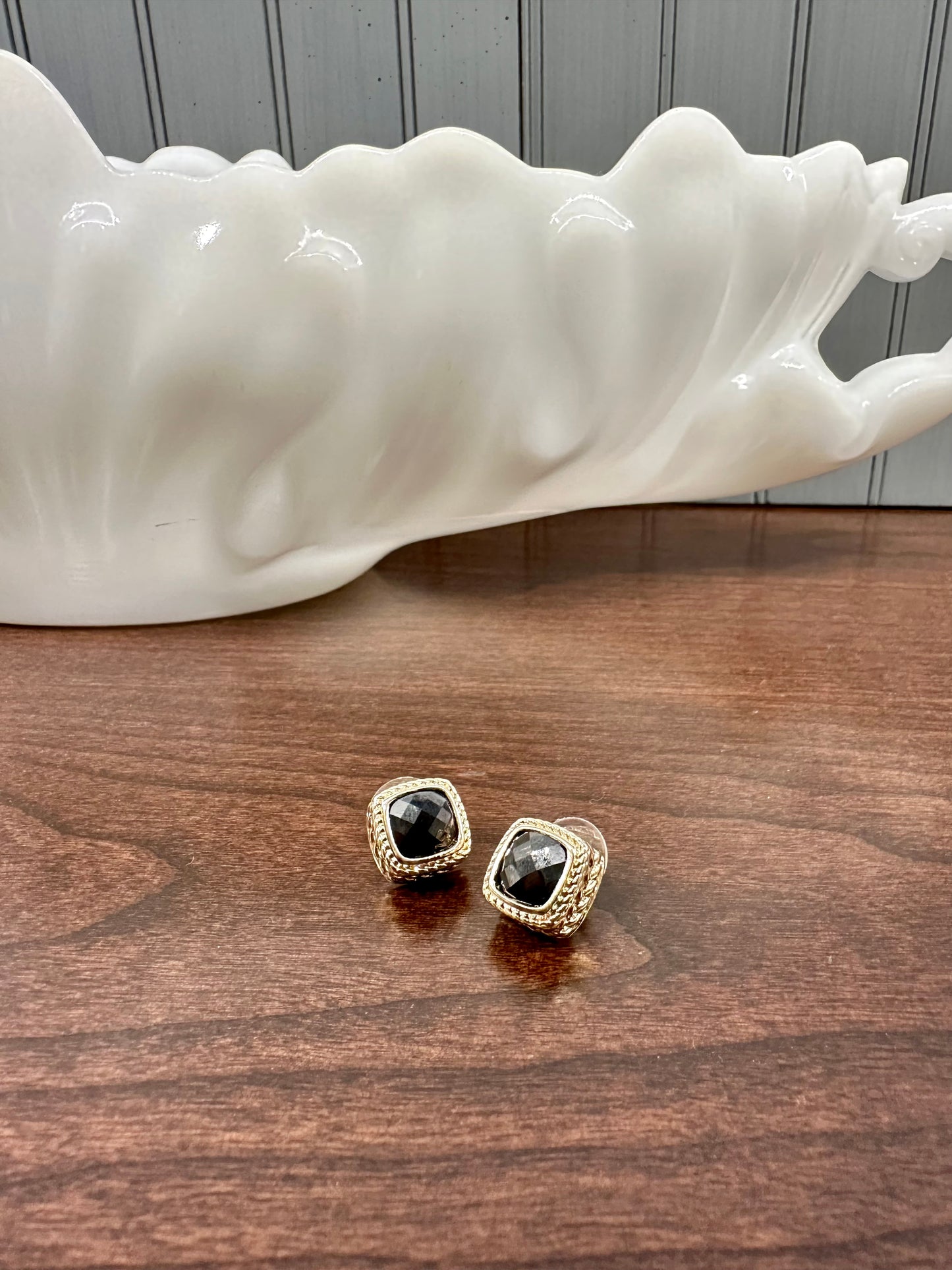 Gold Onyx Stud Earring