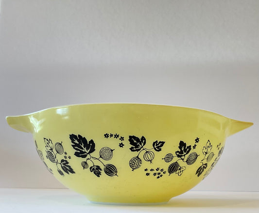 Vintage Pyrex Gooseberry Cinderella with Black on Yellow Berries 444 4 QT Bowl