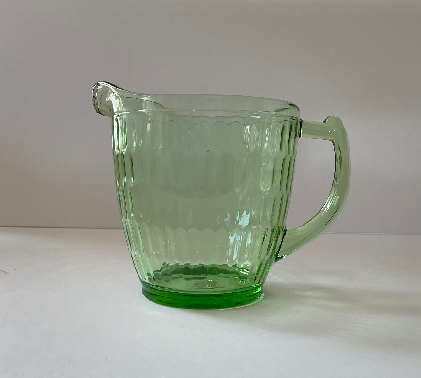 Cute little slag glass pitcher : r/uraniumglass