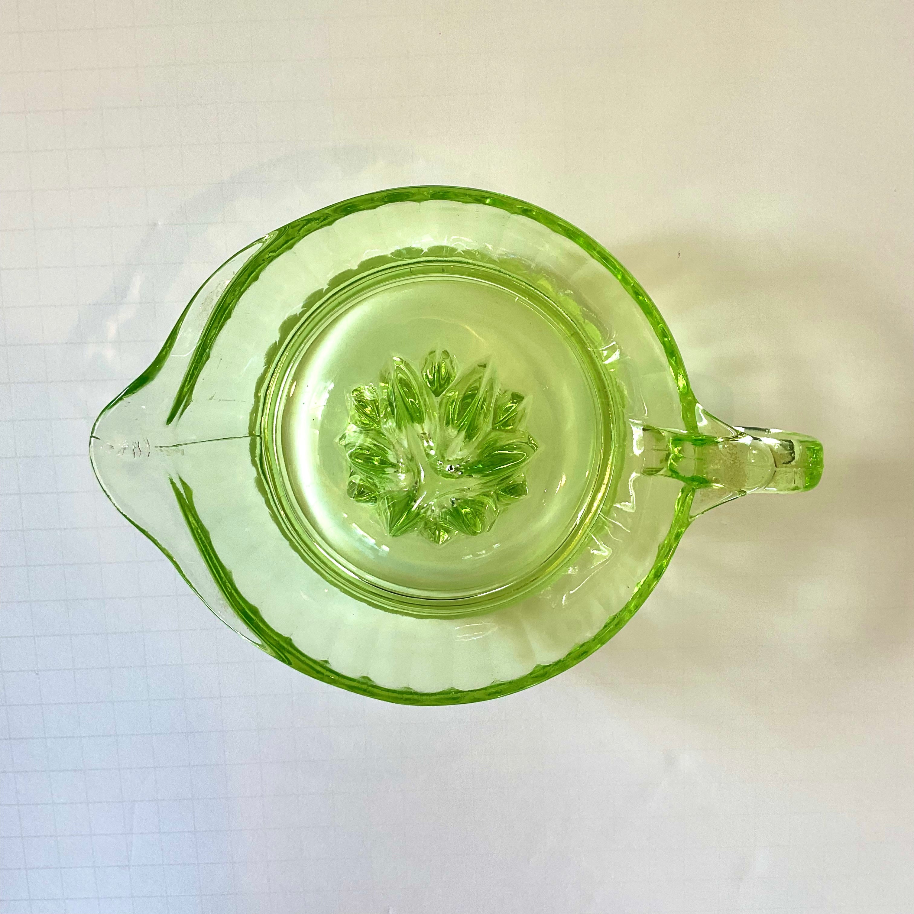 Uranium glass outlet juicer