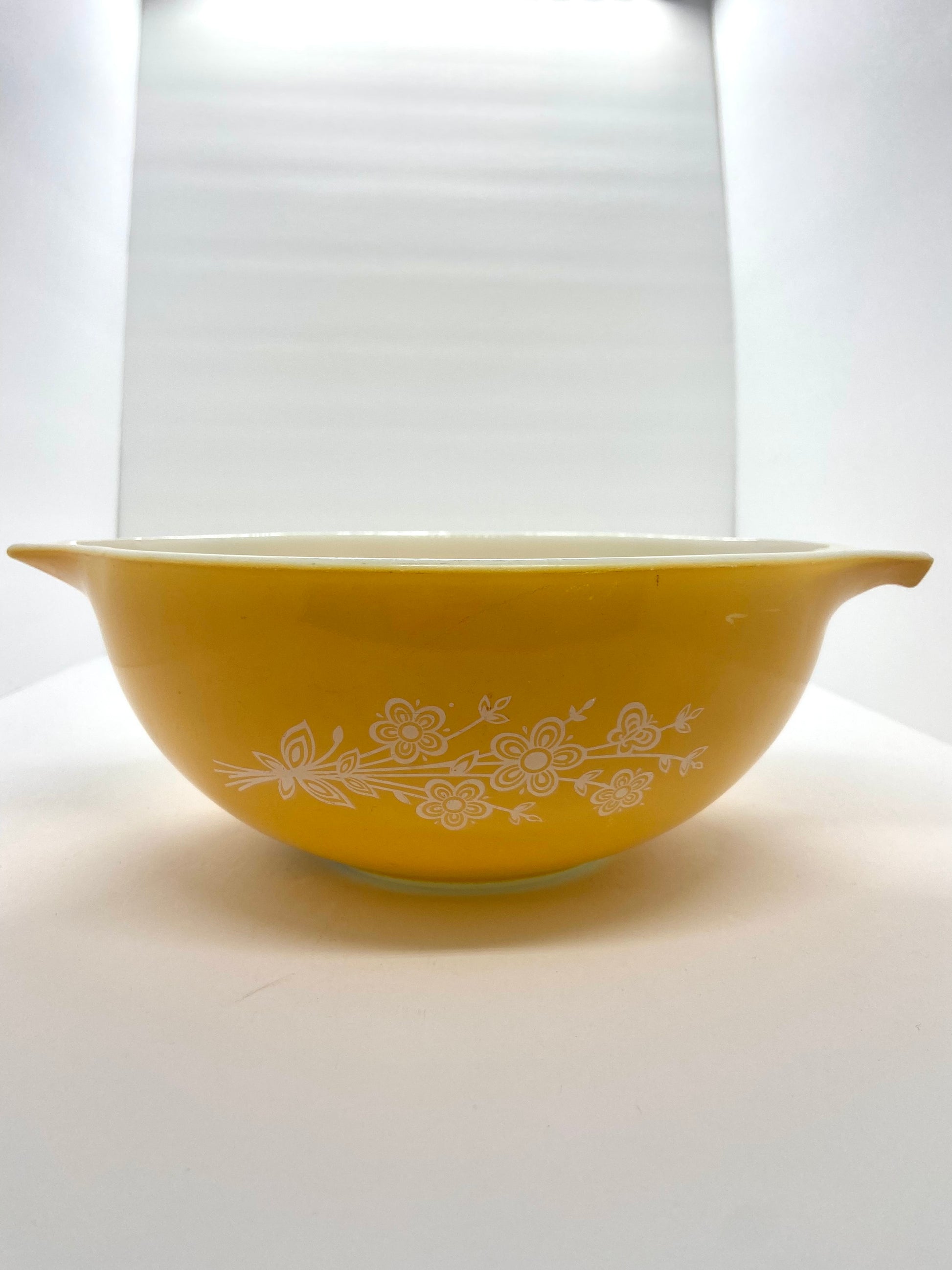 Vintage Pyrex 443 Butterfly Gold Cinderella Bowl – The Cupboard Shop