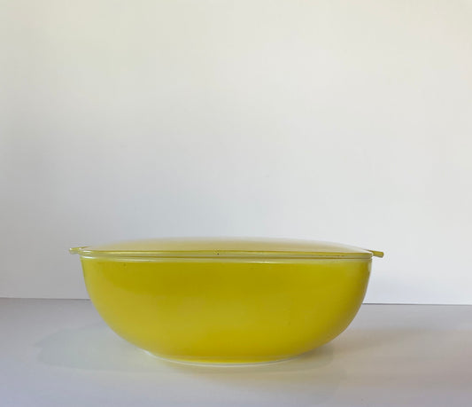 Vintage Hostess Pyrex 525, 2.5 QT Hostess Covered Square Dish Yellow