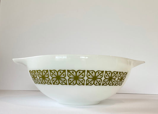 Vintage Pyrex 444 Cinderella Mixing Bowl, Verde