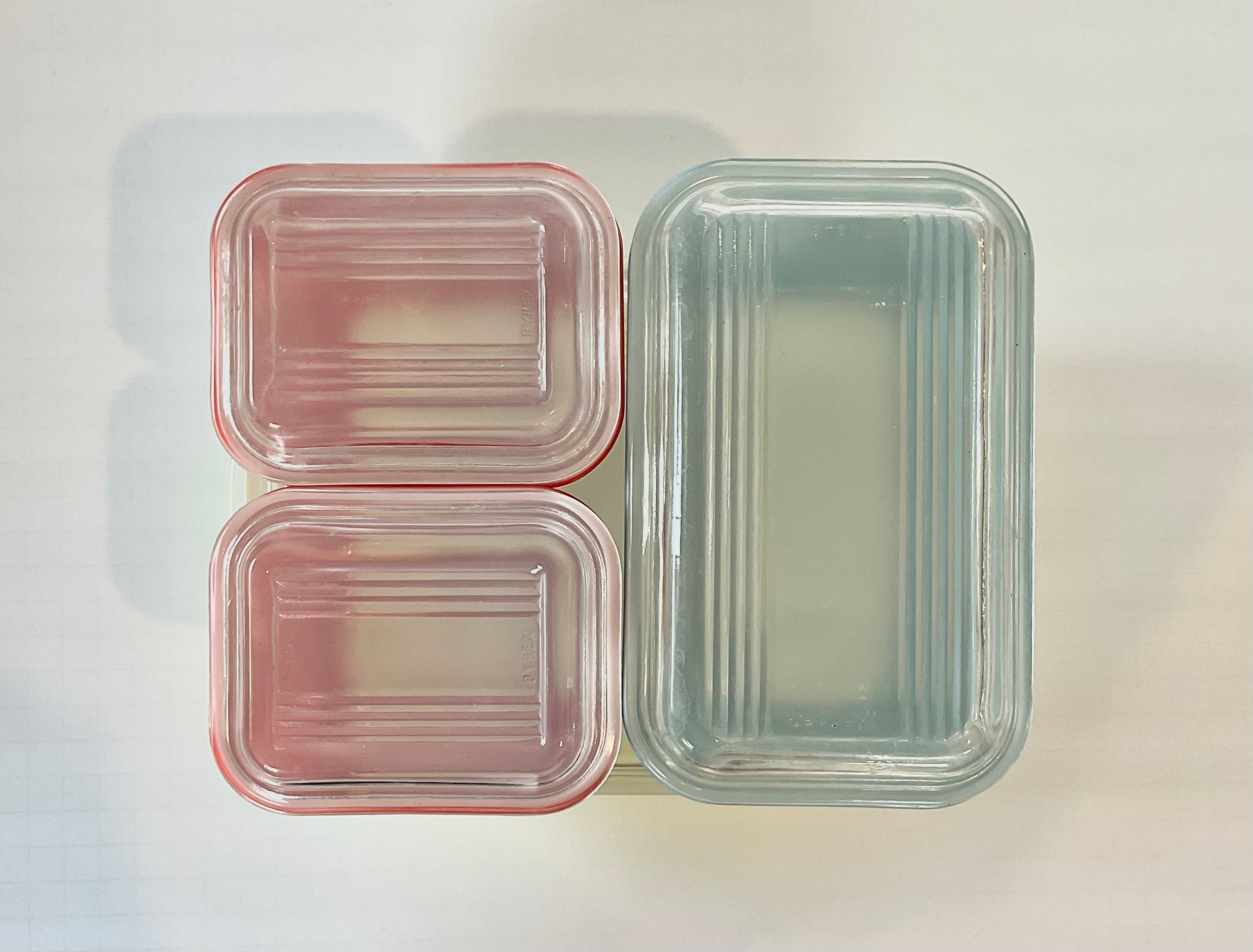 Set of 4, Vintage Pyrex 501, 501, 502, 503 Primary Refrigerator Dishes W/  Lids