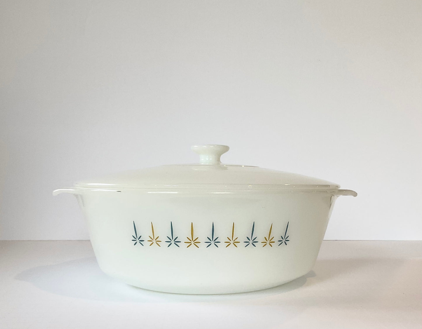 RARE Vintage Anchor Hocking Fire King 439 3 QT Casserole Dish Candleglow Starburst with Lid