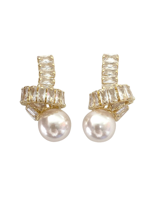 Gold Pearl Twist Earring